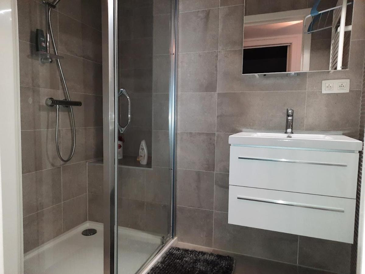 Lichtrijk En Comfortabel Hoekappartement Met Gratis Parking En Zeer Centraal Gelegen - Comme Chez Soi 奥斯滕德 外观 照片