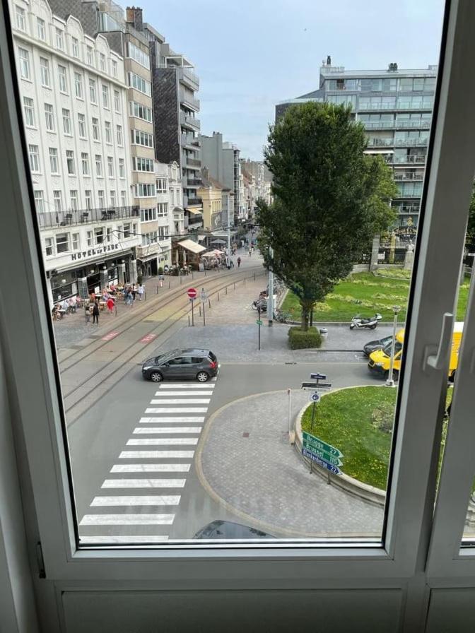 Lichtrijk En Comfortabel Hoekappartement Met Gratis Parking En Zeer Centraal Gelegen - Comme Chez Soi 奥斯滕德 外观 照片
