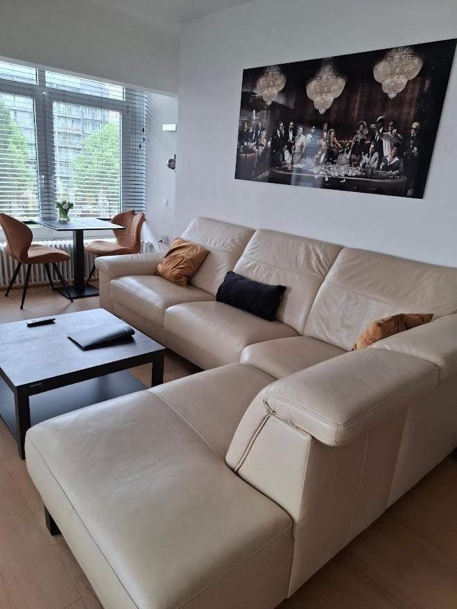 Lichtrijk En Comfortabel Hoekappartement Met Gratis Parking En Zeer Centraal Gelegen - Comme Chez Soi 奥斯滕德 外观 照片