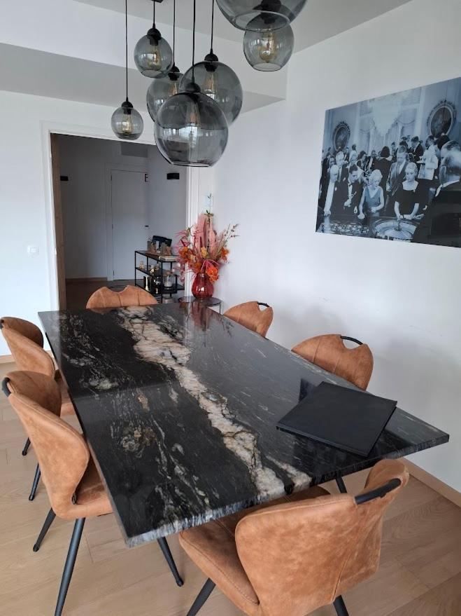 Lichtrijk En Comfortabel Hoekappartement Met Gratis Parking En Zeer Centraal Gelegen - Comme Chez Soi 奥斯滕德 外观 照片