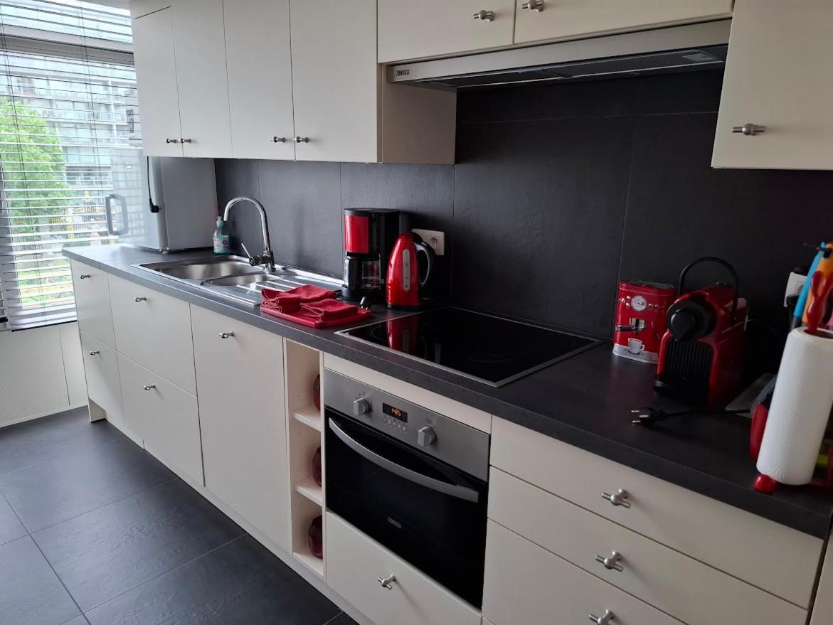 Lichtrijk En Comfortabel Hoekappartement Met Gratis Parking En Zeer Centraal Gelegen - Comme Chez Soi 奥斯滕德 外观 照片